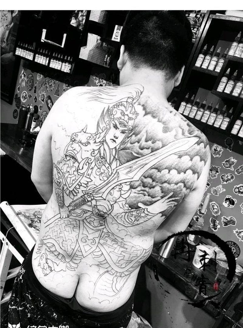 赵子龙纹身图片_背部腰部新传统水墨纹身图案