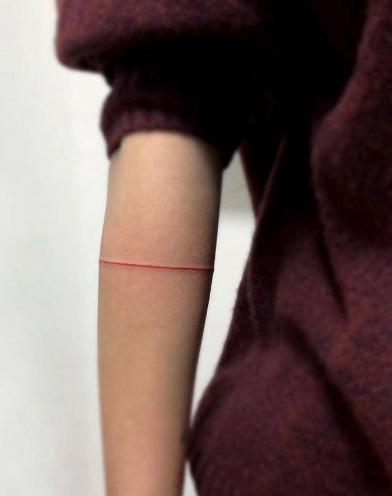 红线纹身图片_手臂New School图腾纹身图案