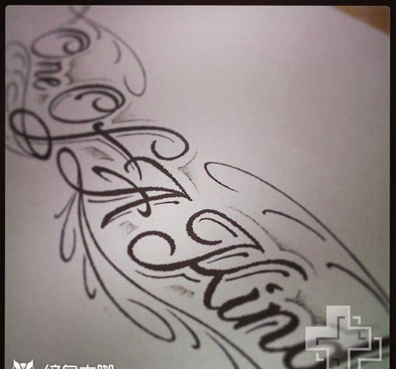 花体英文纹身图片_手稿胸部清新字符原创纹身图案