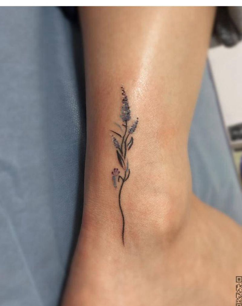 小花纹身图片_成品腿部清新植物纹身图案