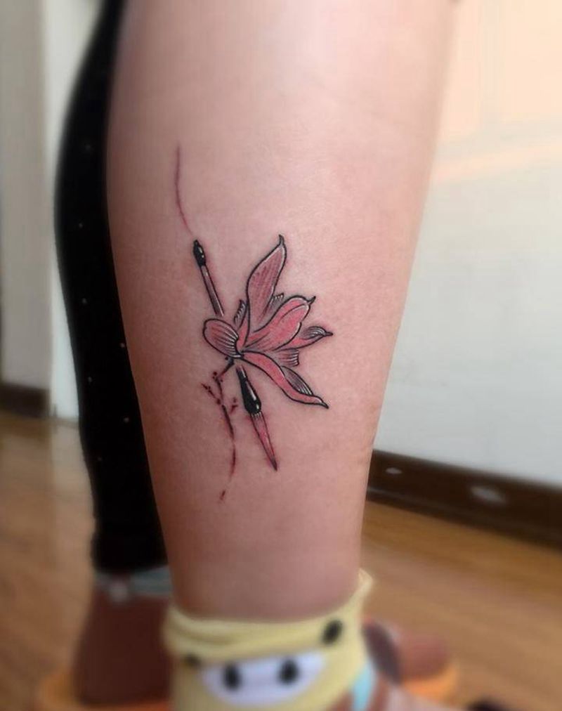 玉兰花与毛笔纹身图片_成品腿部清新植物静物原创纹身图案