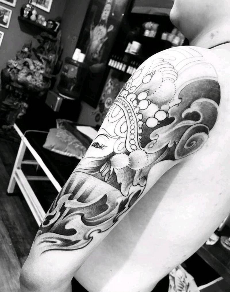 花但纹身图片_肩部手臂新传统几何纹身图案