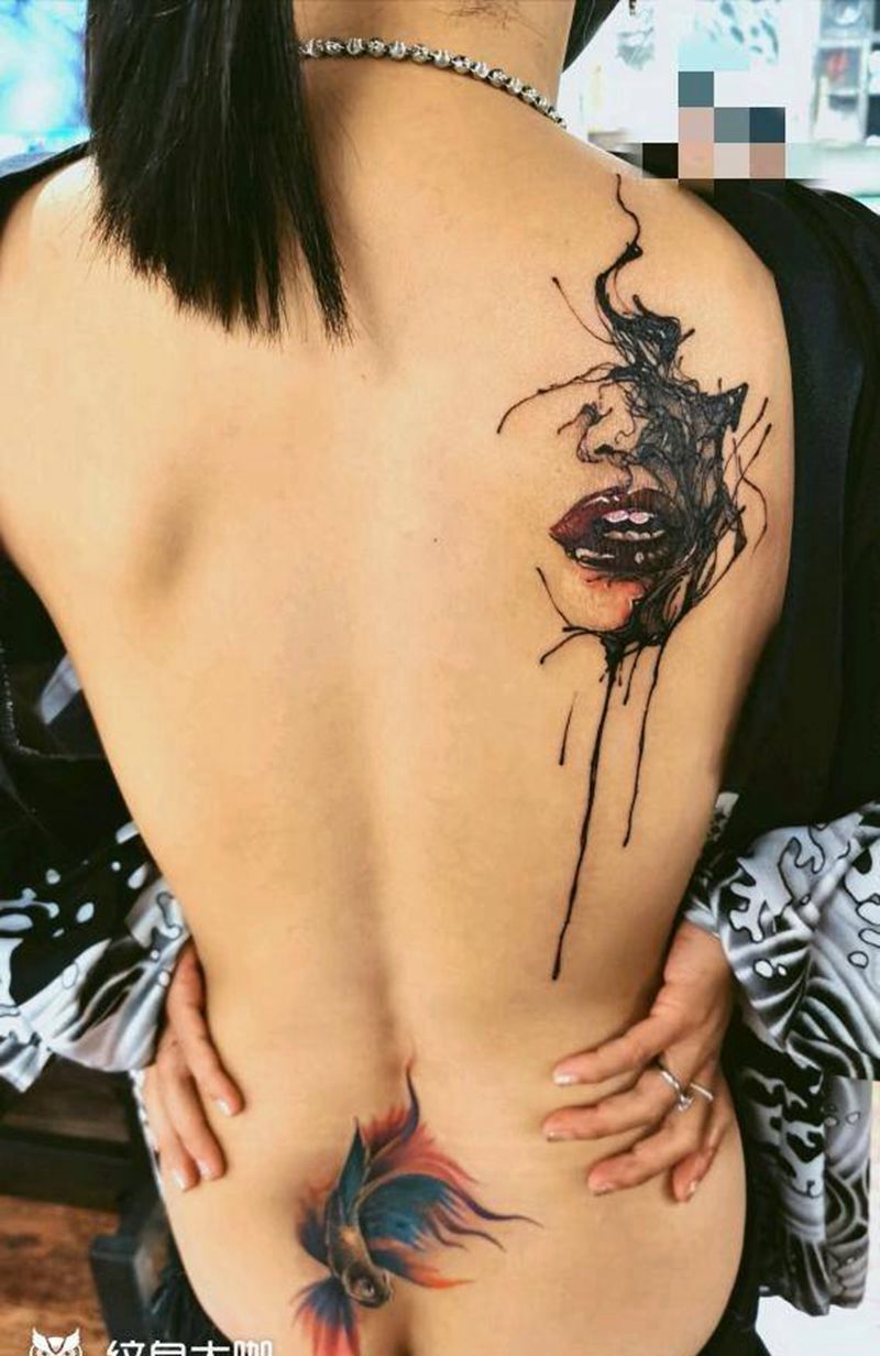 遮盖疤痕纹身图片_背部欧美写实纹身图案