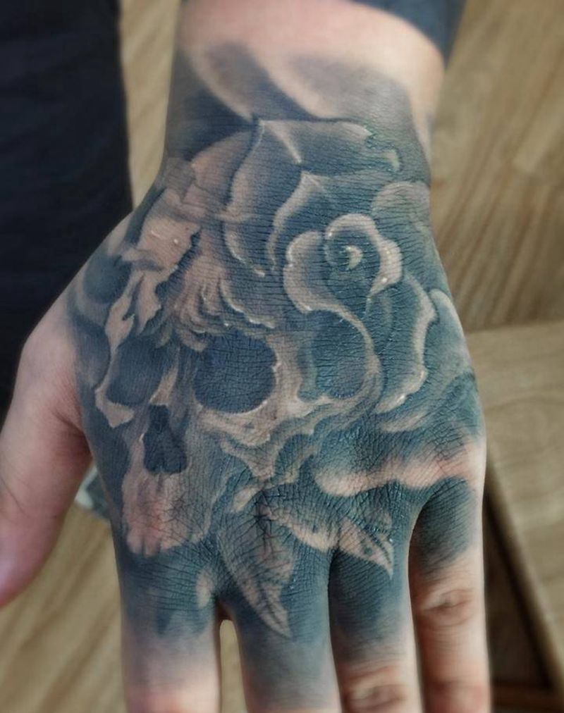 骷髅纹身图片_成品手部欧美清新写实静物纹身图案