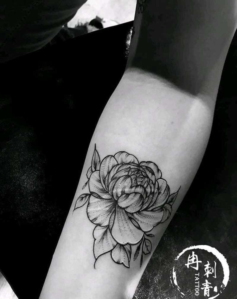 素纹身图片_手臂臀部点刺水墨纹身图案