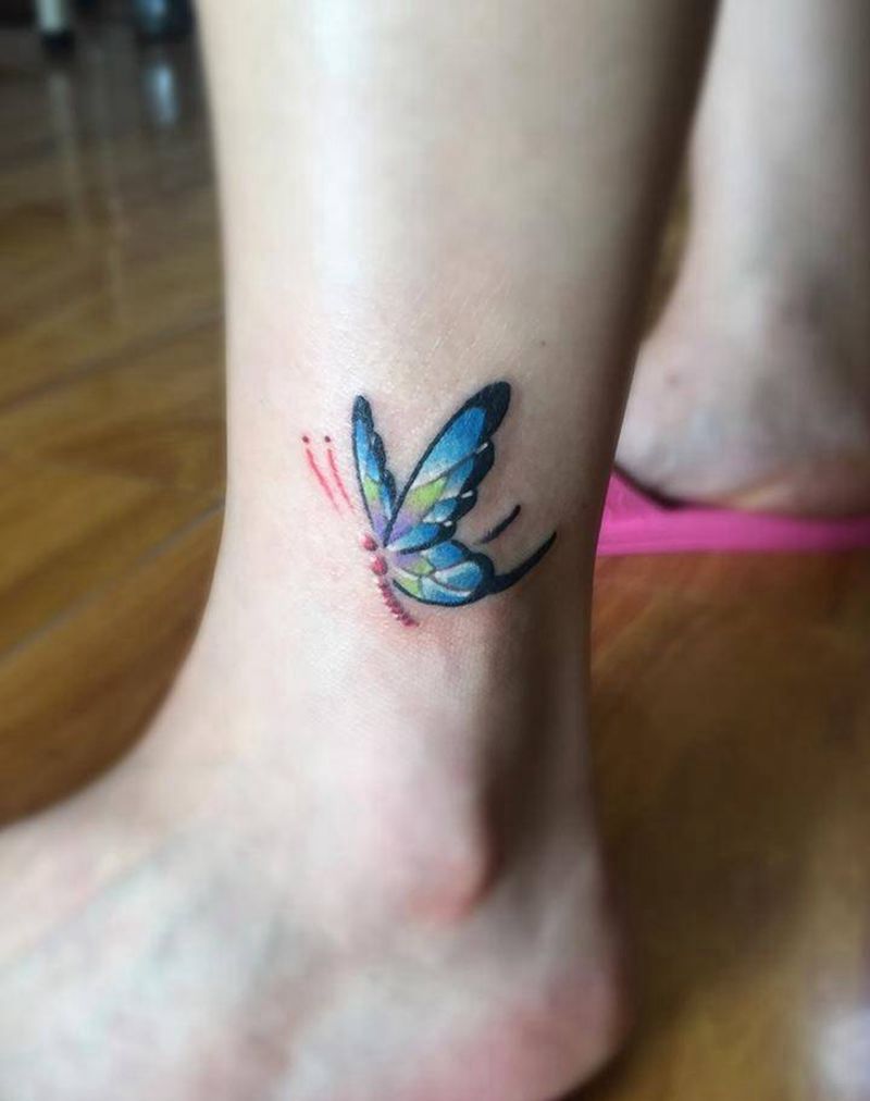 雅蠛蝶纹身图片_成品腿部清新动物纹身图案