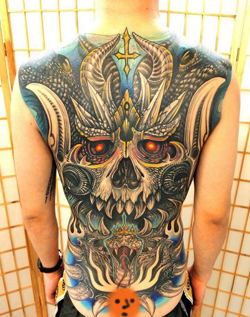 骷髅大背纹身图片_背部欧美写实纹身图案