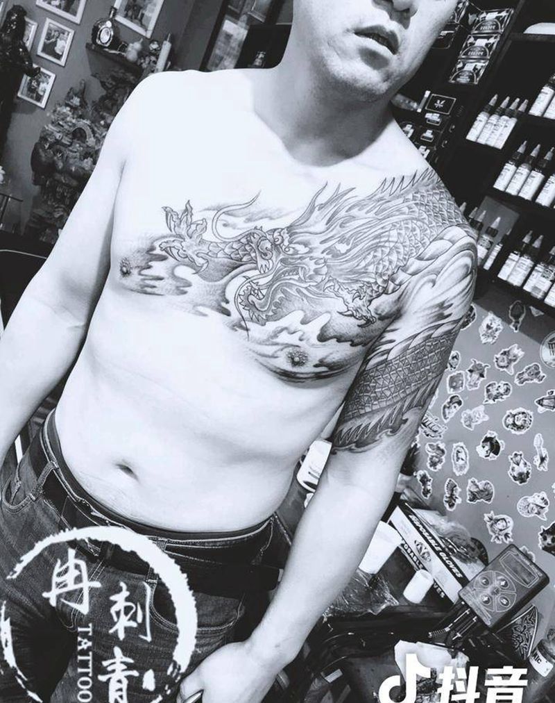 龙纹身图片_肩部胸部新传统老传统纹身图案