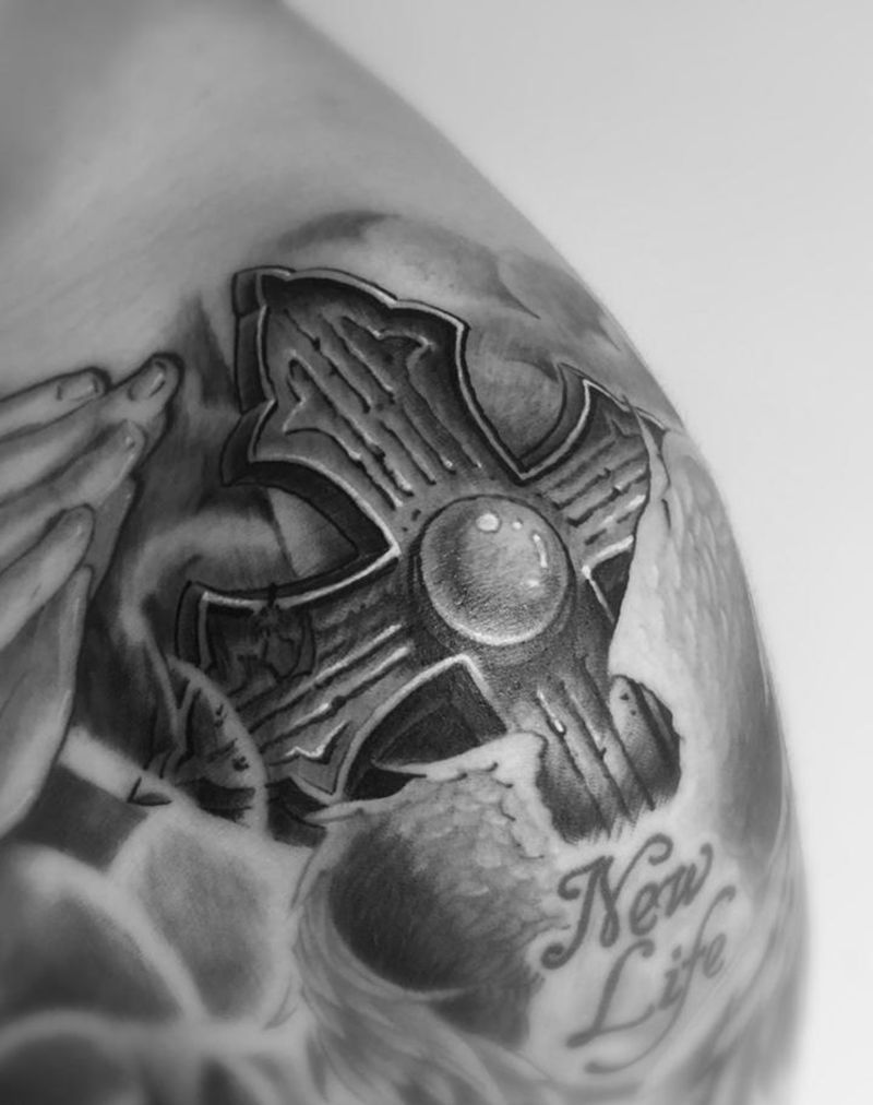 十字架纹身图片_成品肩部欧美写实静物原创纹身图案