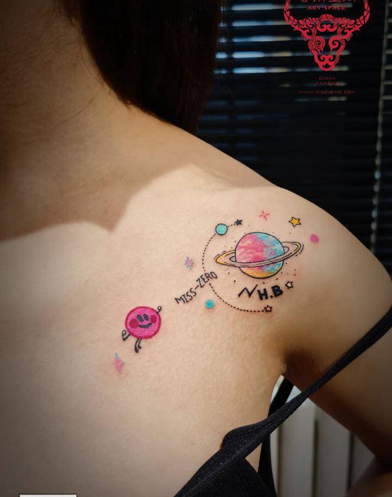 星球纹身图片_胸部水彩纹身图案