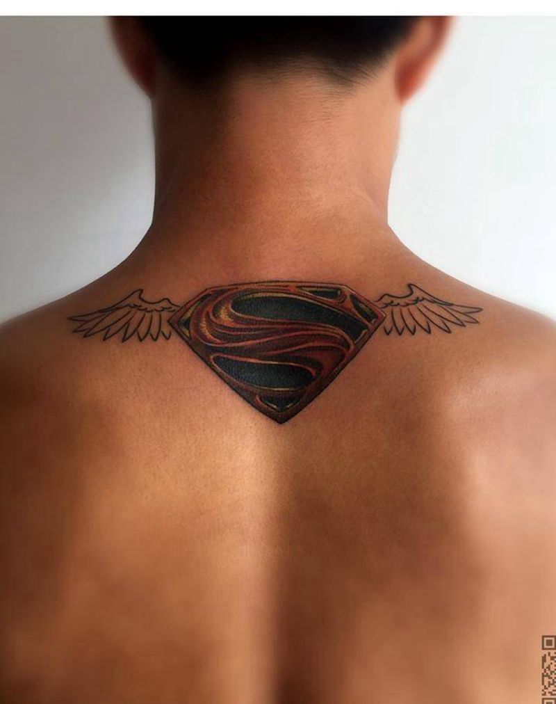 超人/翅膀纹身图片_成品背部欧美写实图腾静物纹身图案