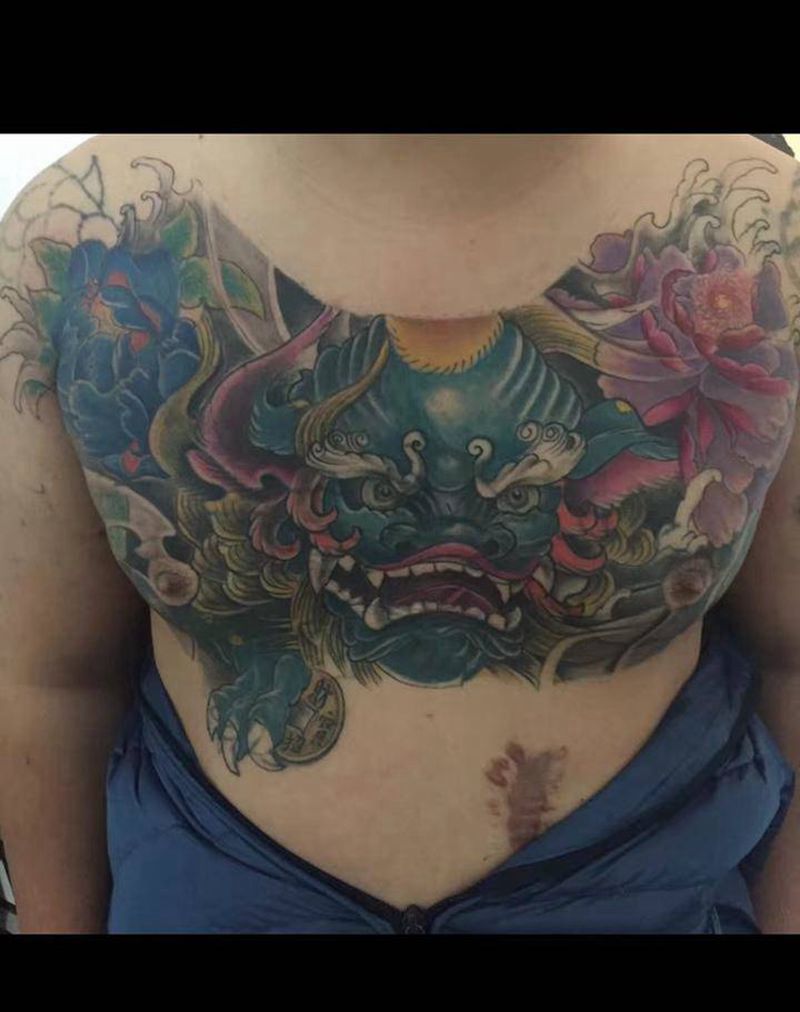 覆盖抗肩龙彩色唐狮子纹身图片