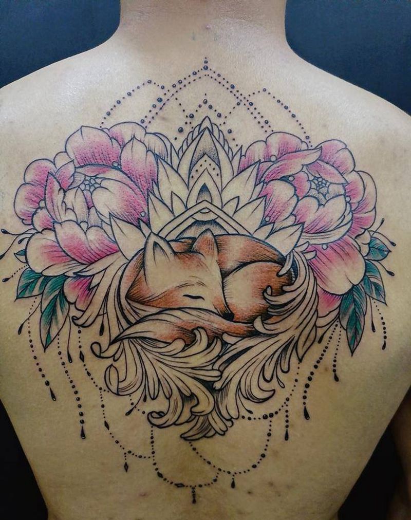后背小狐狸纹身图片_肩部纹身图案