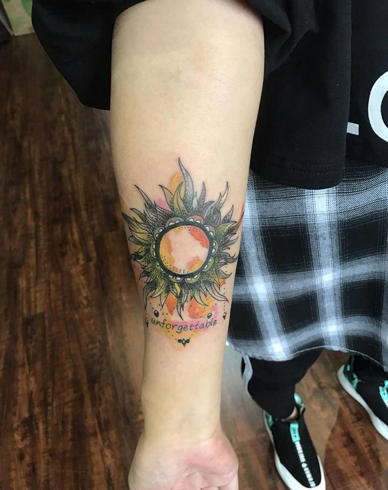 晕染小太阳纹身图片_手臂水彩纹身图案