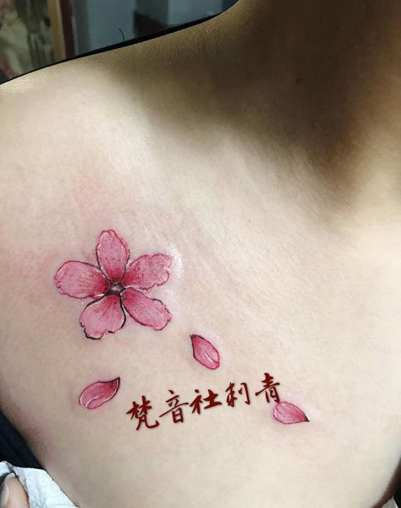 花纹身图片_胸部水彩纹身图案