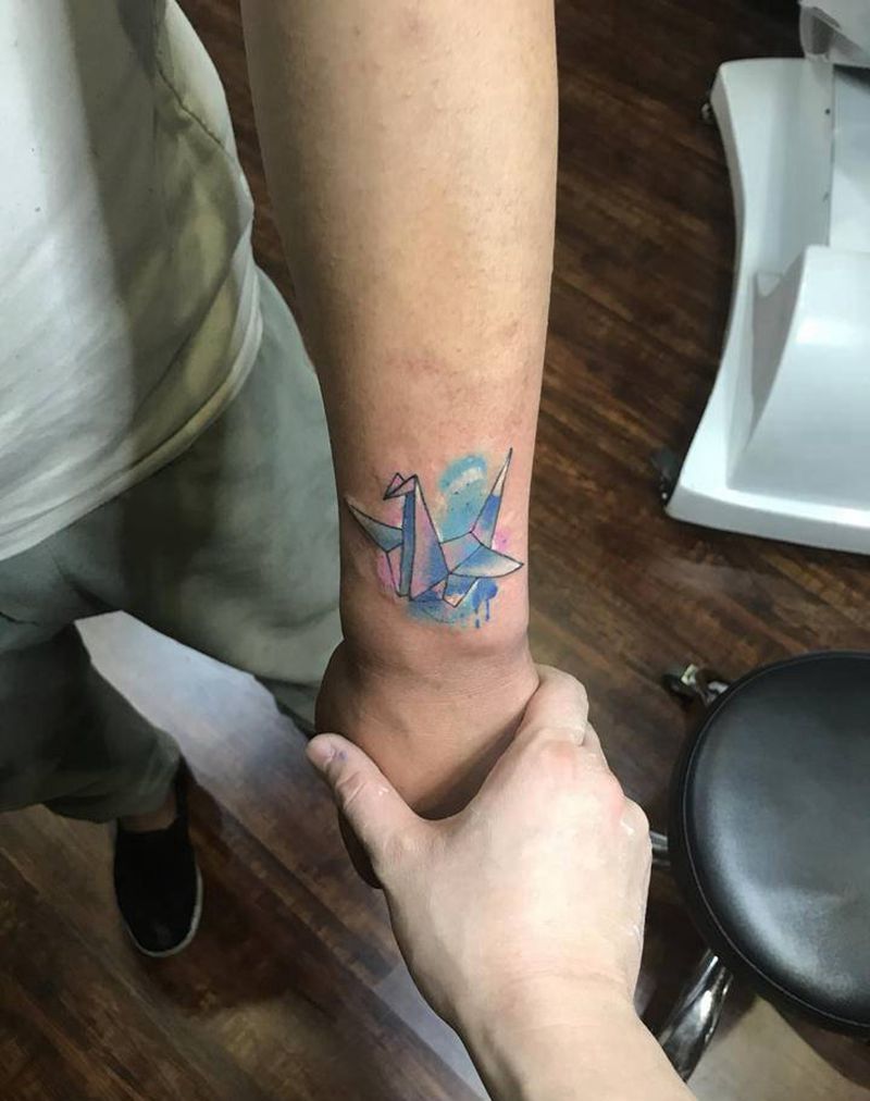 千纸鹤晕染纹身图片_手臂水彩纹身图案