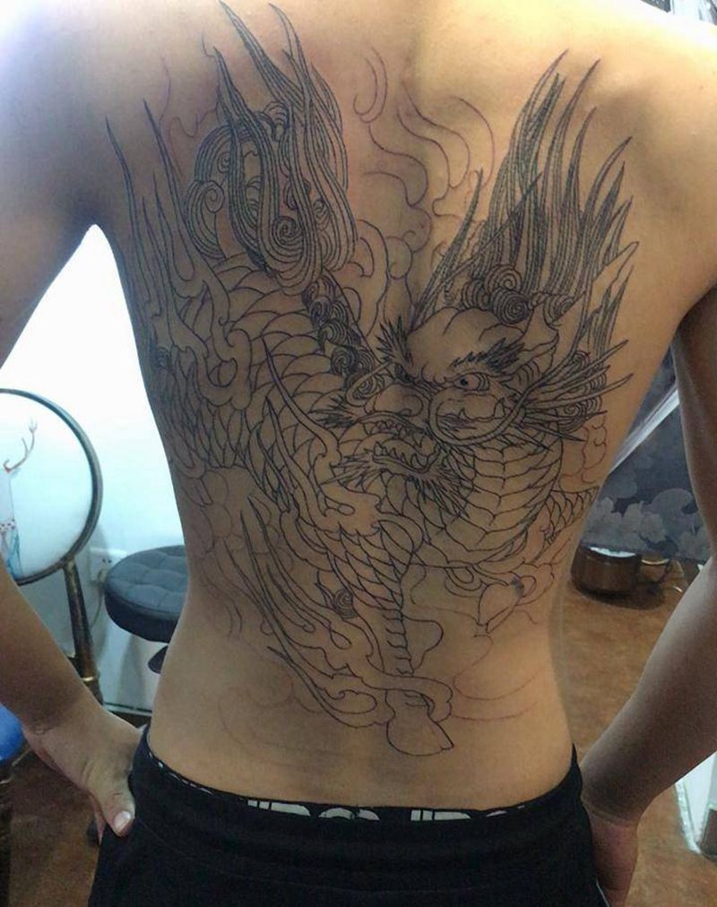 满背麒麟纹身图片_背部纹身图案