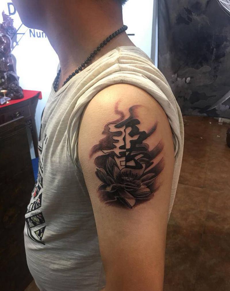 善恶一念间纹身图片_肩部纹身图案