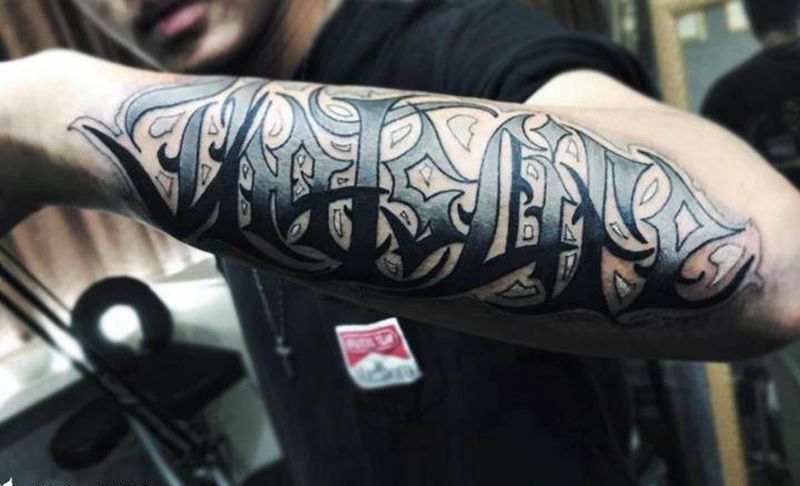 这就是生活纹身图片_手臂花体字纹身图案