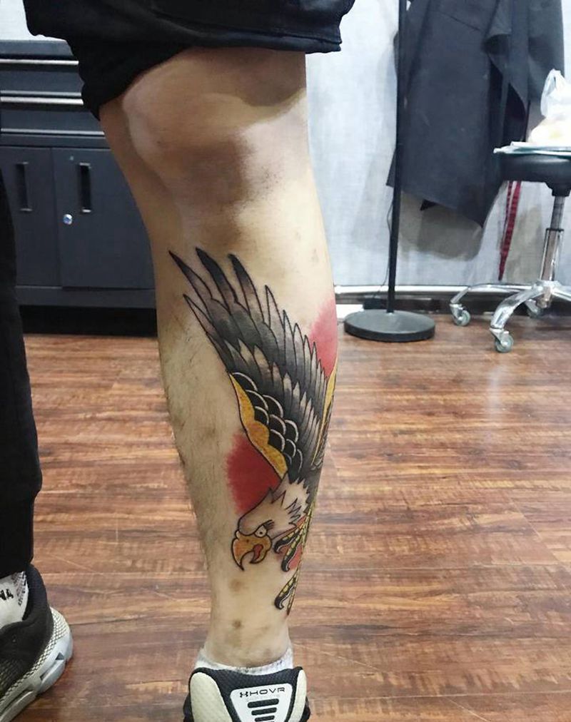 老鹰纹身图片_腿部Old School纹身图案