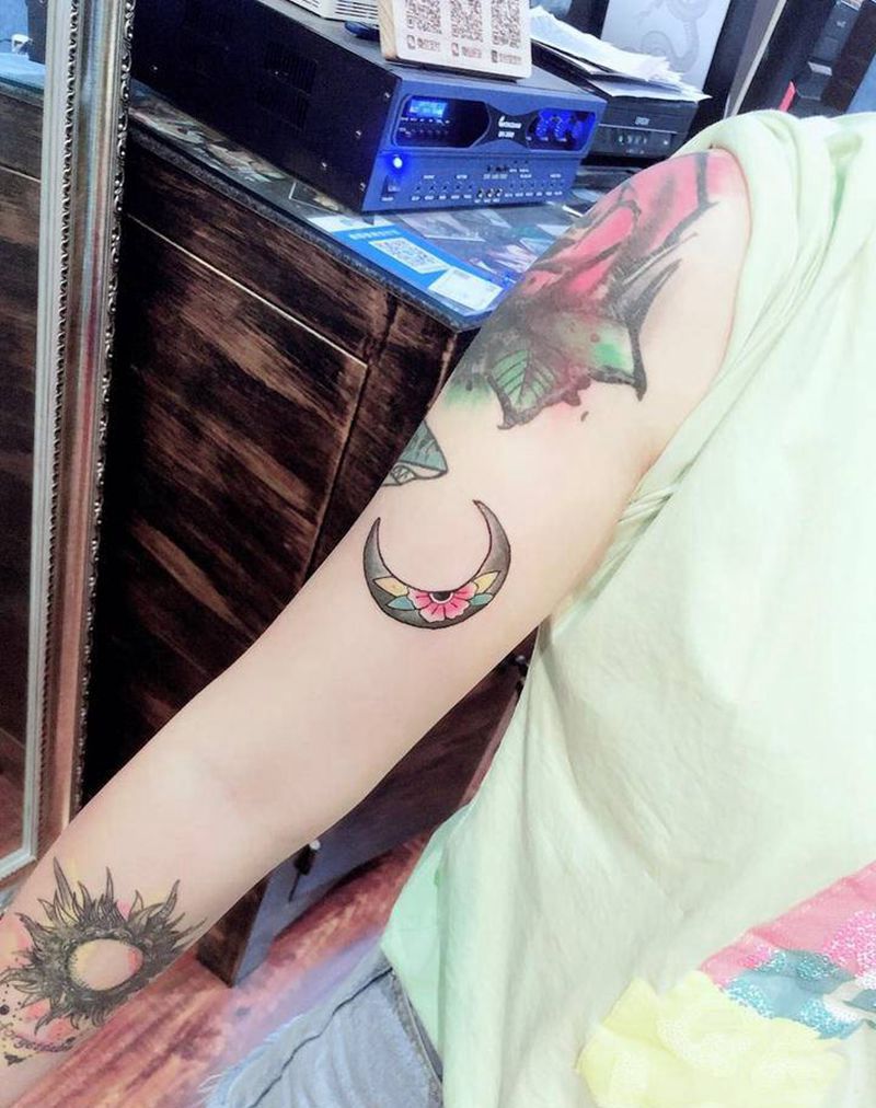 月亮花纹身图片_手臂Old School纹身图案