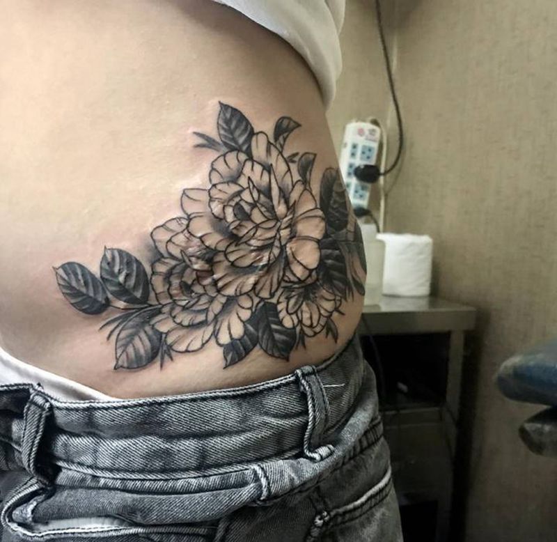 腰花覆盖纹身图片_腰部纹身图案