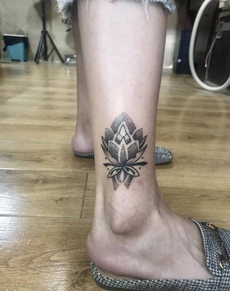 梵花纹身图片_脚部纹身图案