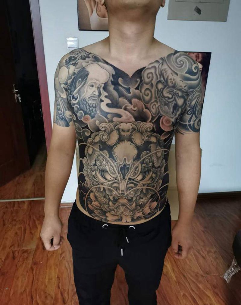 唐狮纹身图片_腹部老传统纹身图案