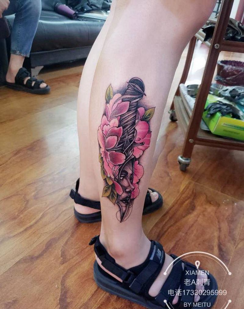 匕首纹身图片_腿部新传统Old School纹身图案