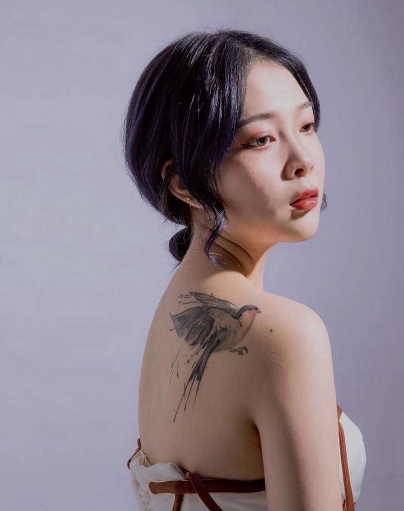 客人反馈纹身图片_肩部新传统纹身图案