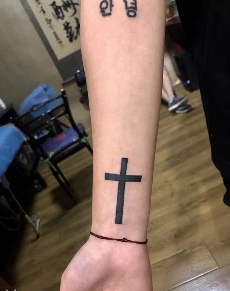 图腾十字架纹身图片_手臂图腾纹身图案