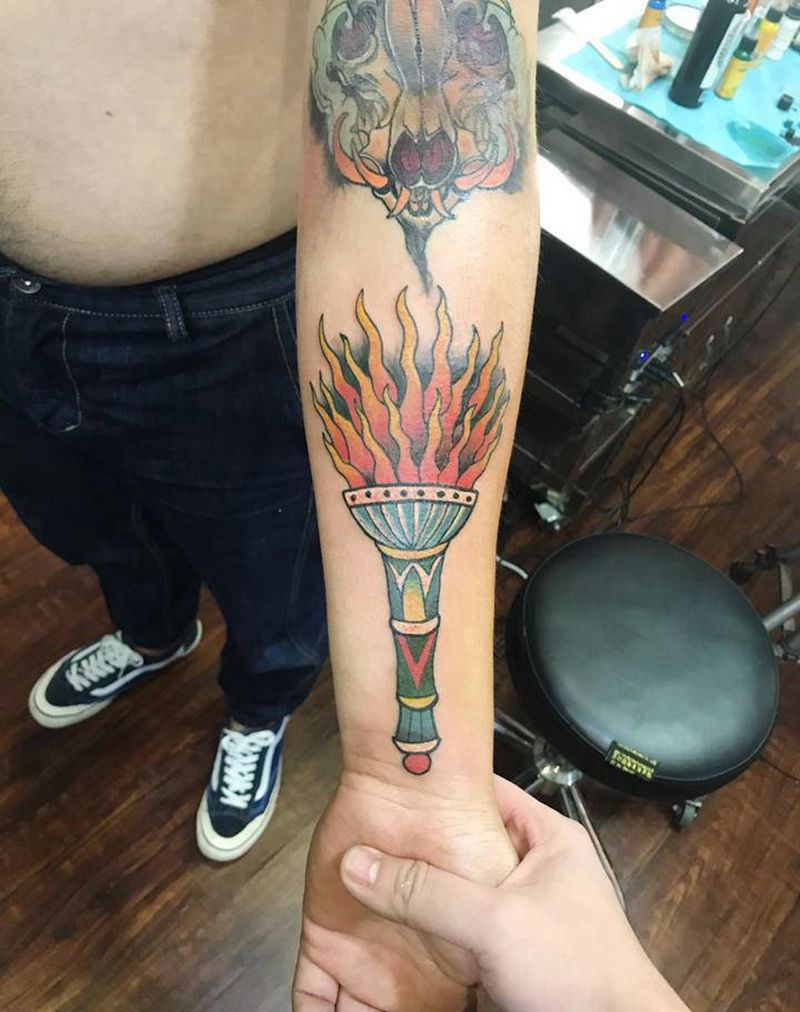 火炬纹身图片_手臂Old School纹身图案