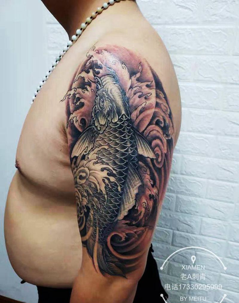鱼➕遮盖纹身图片_肩部手臂老传统鱼纹身图案