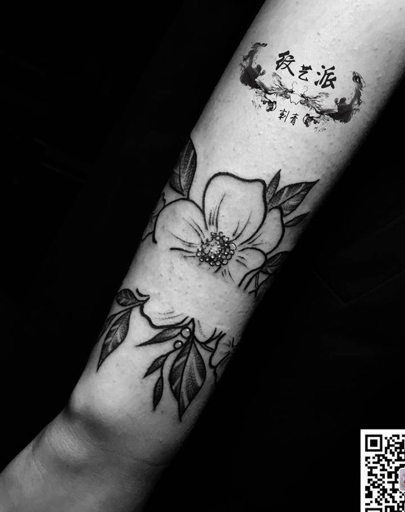 素花臂环纹身图片_手臂手部几何点刺纹身图案