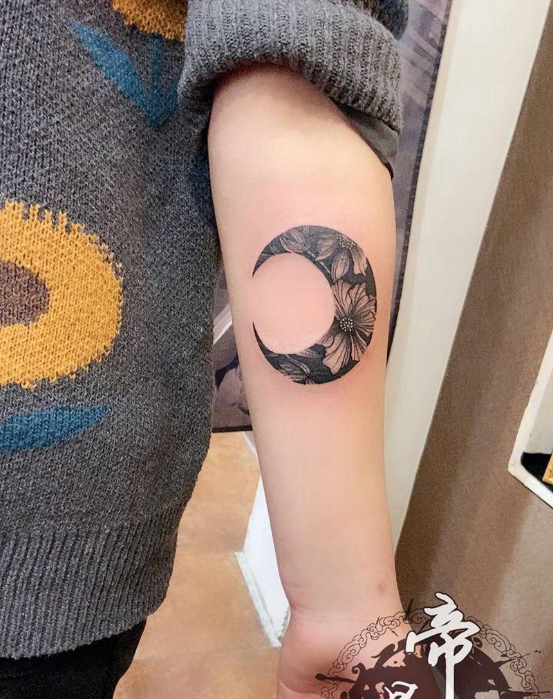月牙纹身图片_手臂纹身图案