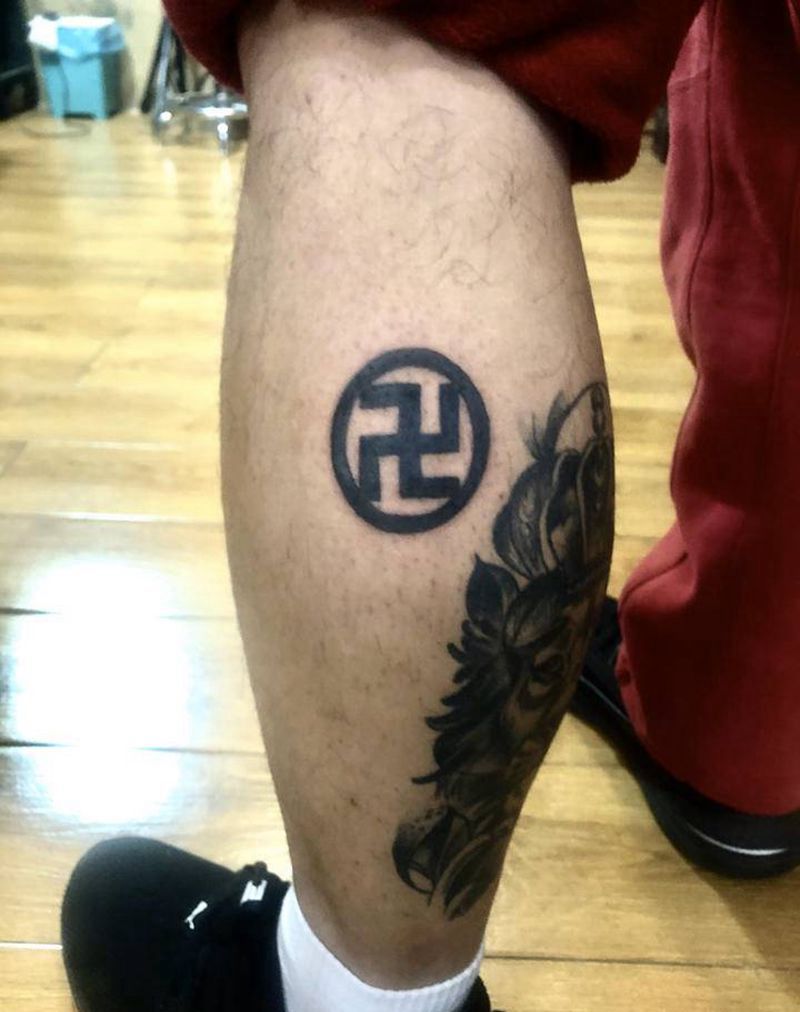 万字符纹身图片_腿部图腾纹身图案