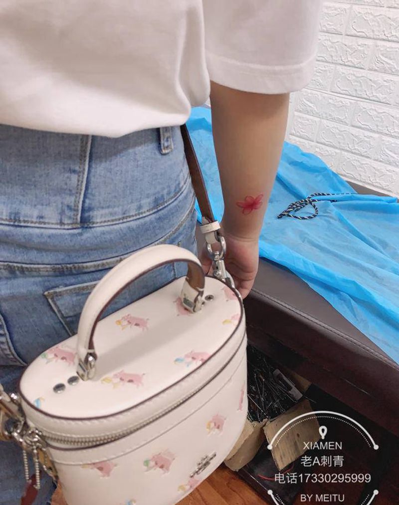 樱花纹身图片_手臂新传统纹身图案