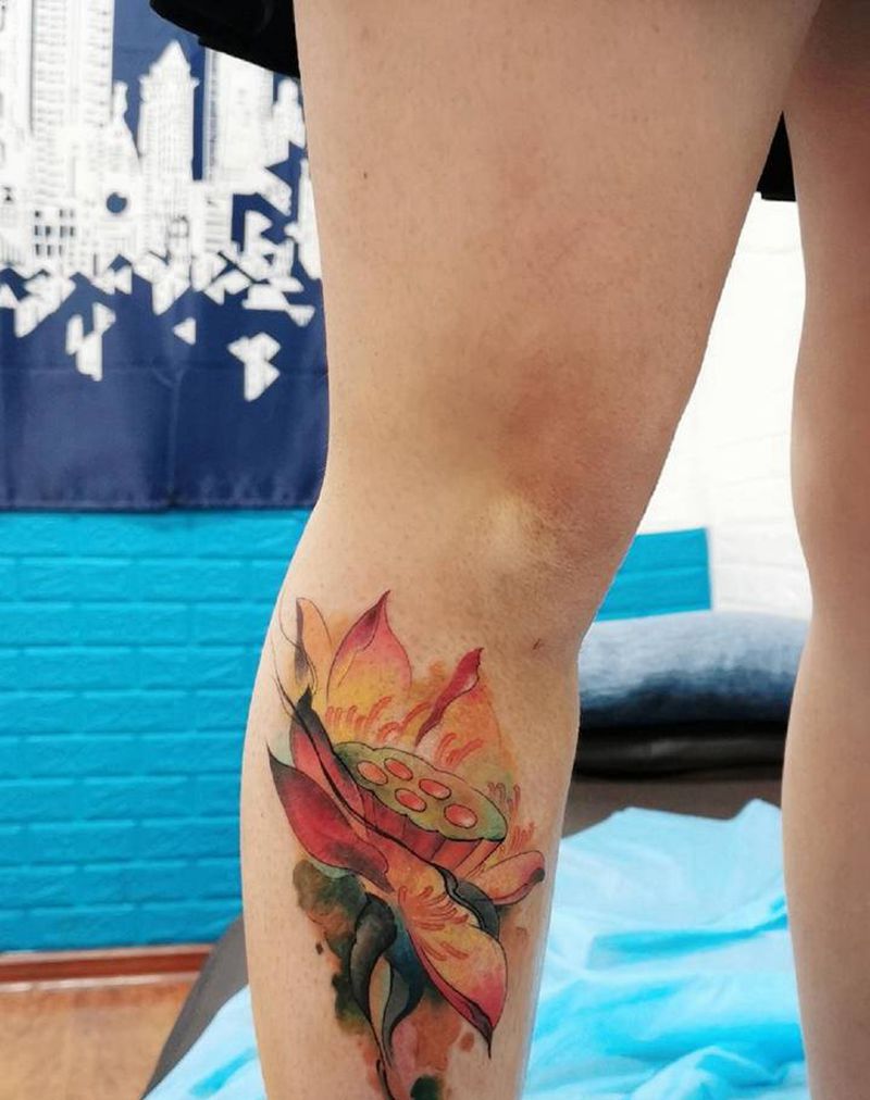 荷花纹身图片_腿部老传统纹身图案