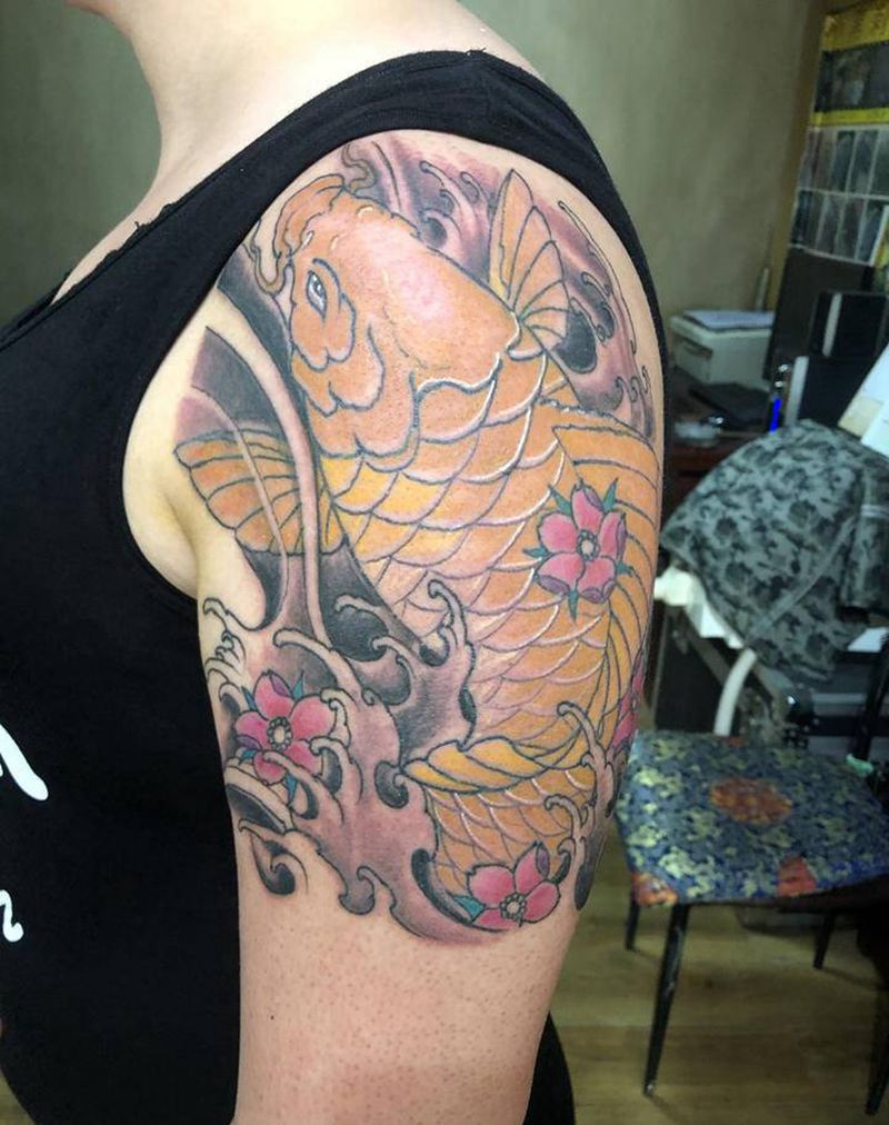 金鲤纹身图片_手臂纹身图案