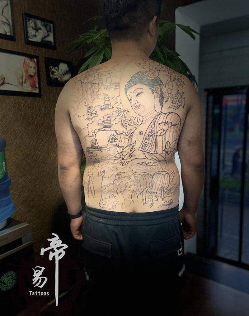 满背佛纹身图片_背部新传统纹身图案