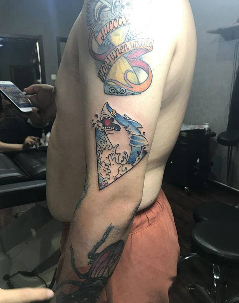 鲨鱼纹身图片_手臂New School纹身图案