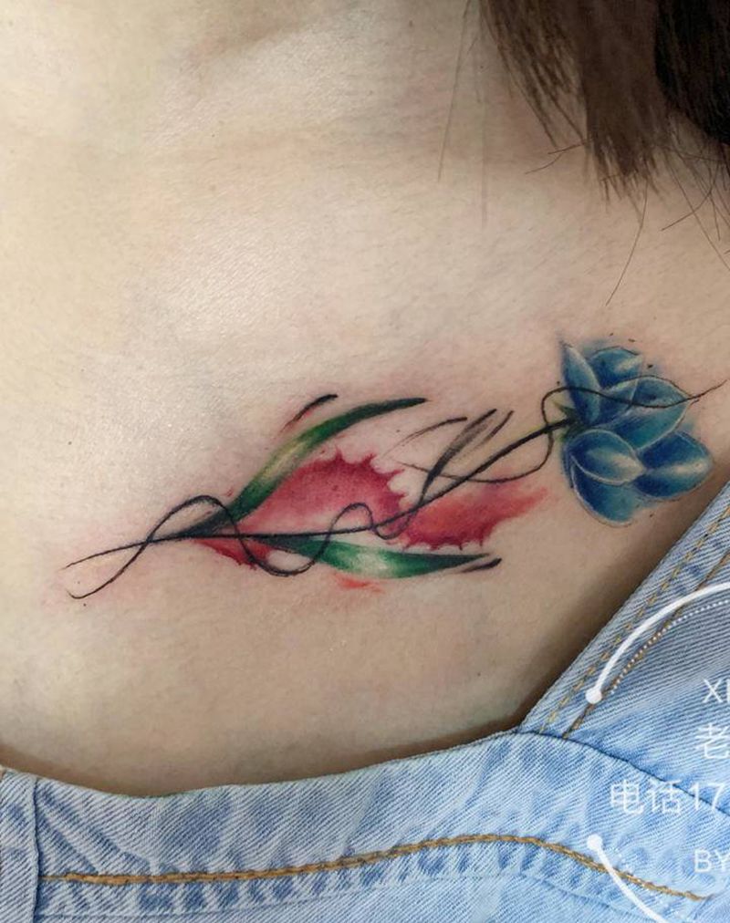 水墨小花花纹身图片_颈部新传统纹身图案