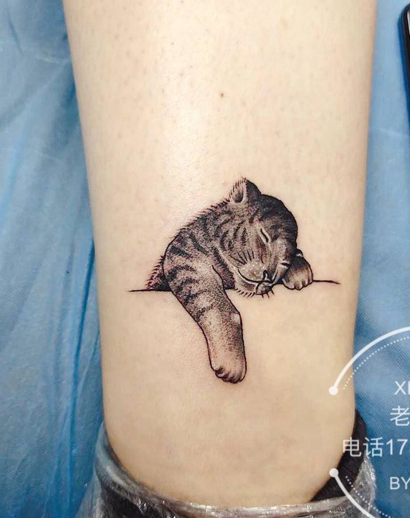 小老虎纹身图片_脚部老传统纹身图案