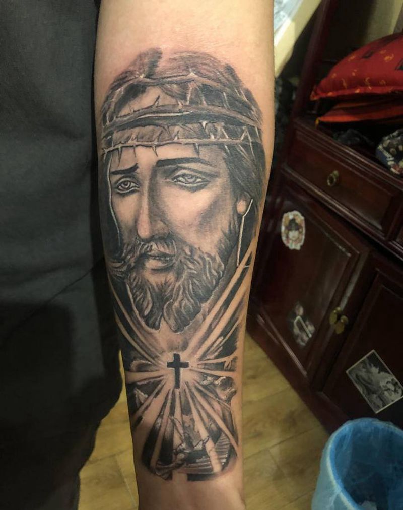 耶稣纹身图片_手臂纹身图案
