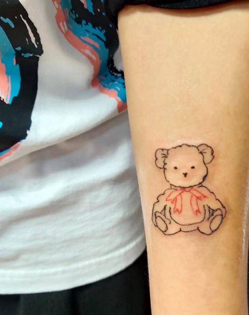 小图➕朱砂痣纹身图片_颈部臀部老传统纹身图案