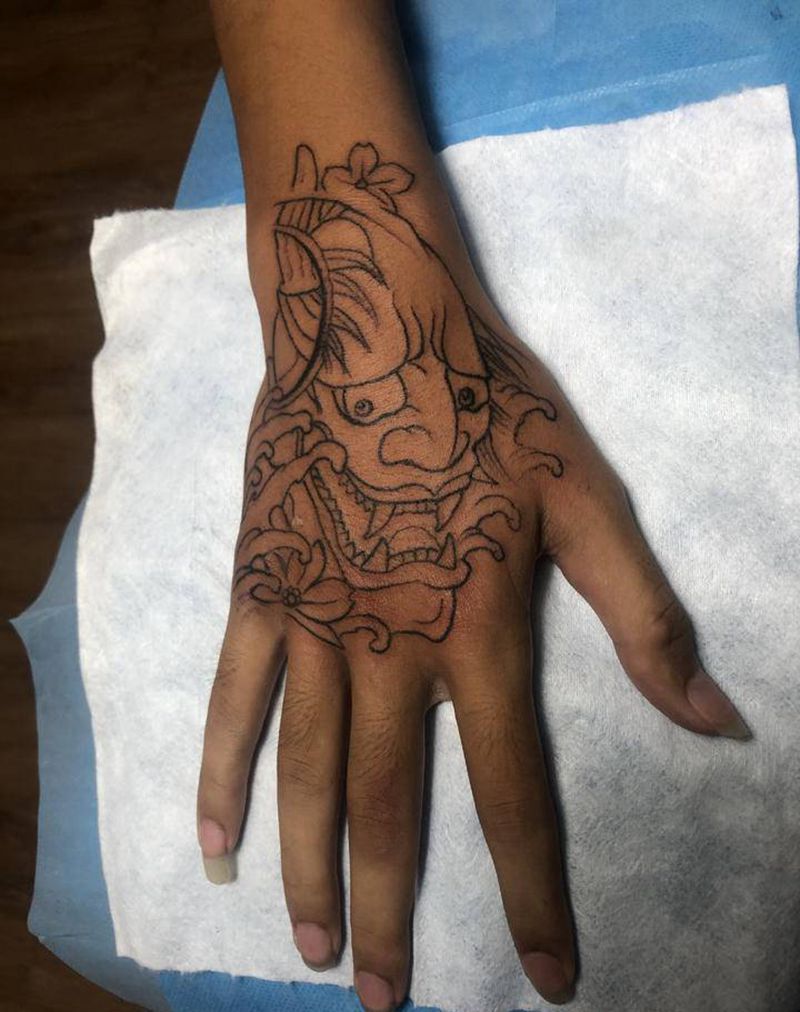 般若割线纹身图片_手部纹身图案