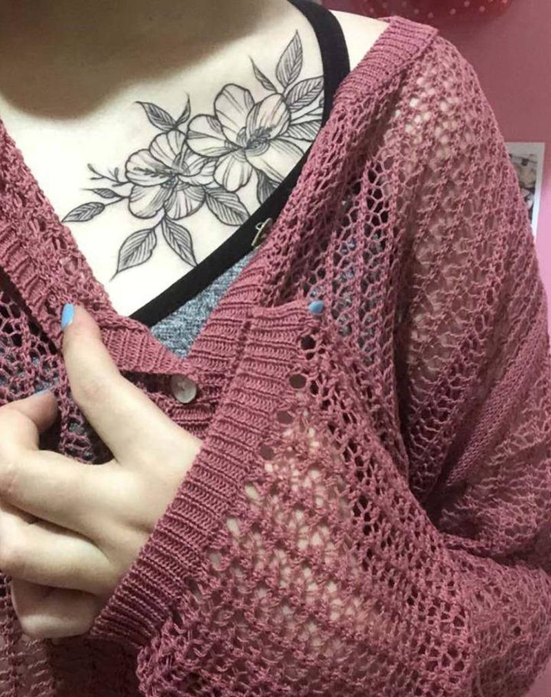 素花纹身图片_肩部老传统纹身图案