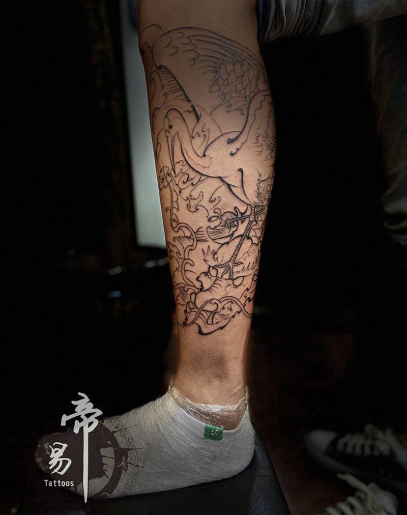 仙鹤踏妖龙纹身图片_腿部新传统纹身图案