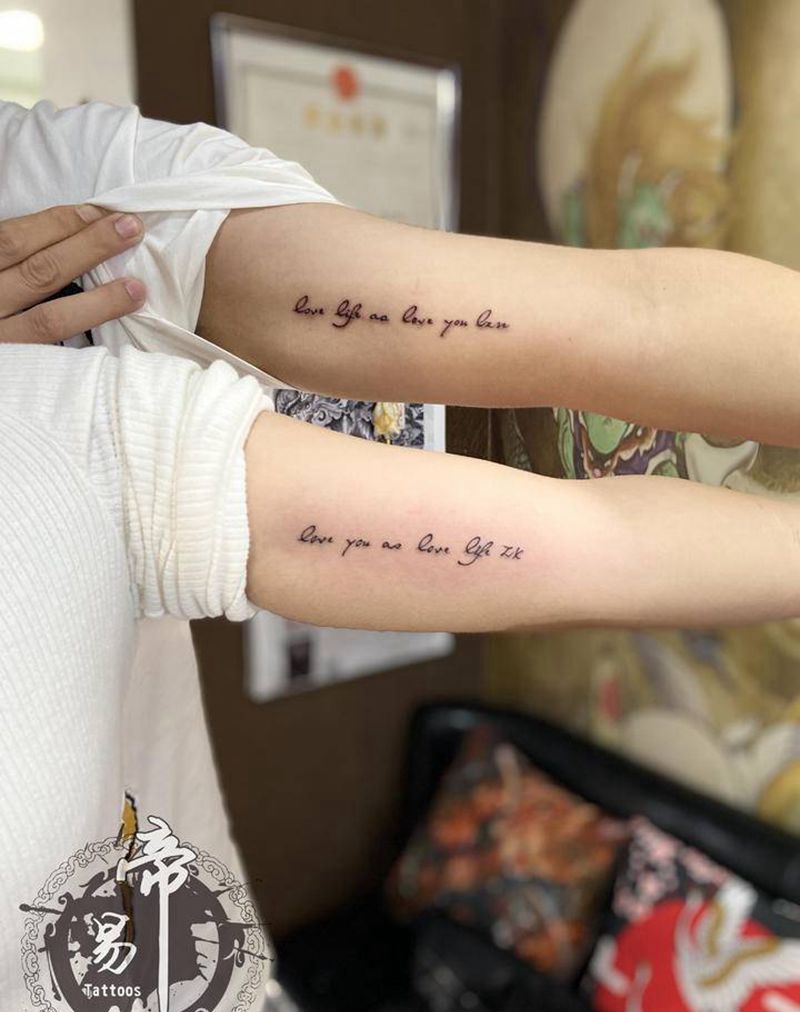 情侣字母纹身图片_手臂花体字纹身图案