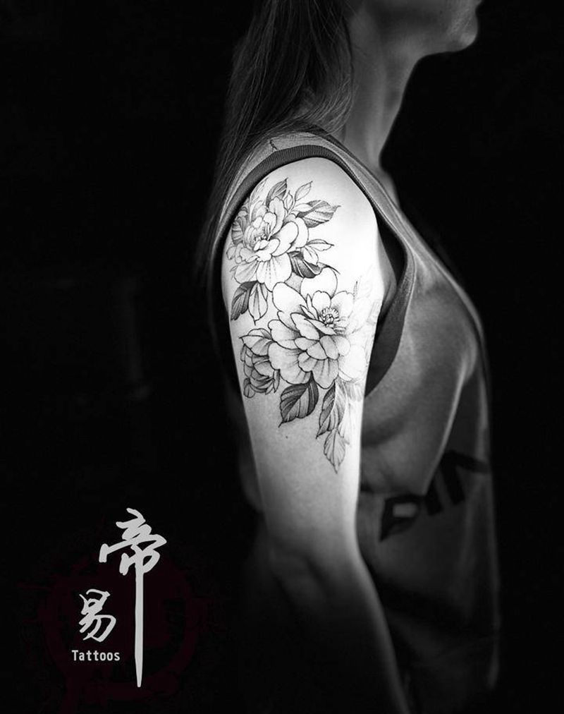 素花纹身图片_肩部点刺纹身图案